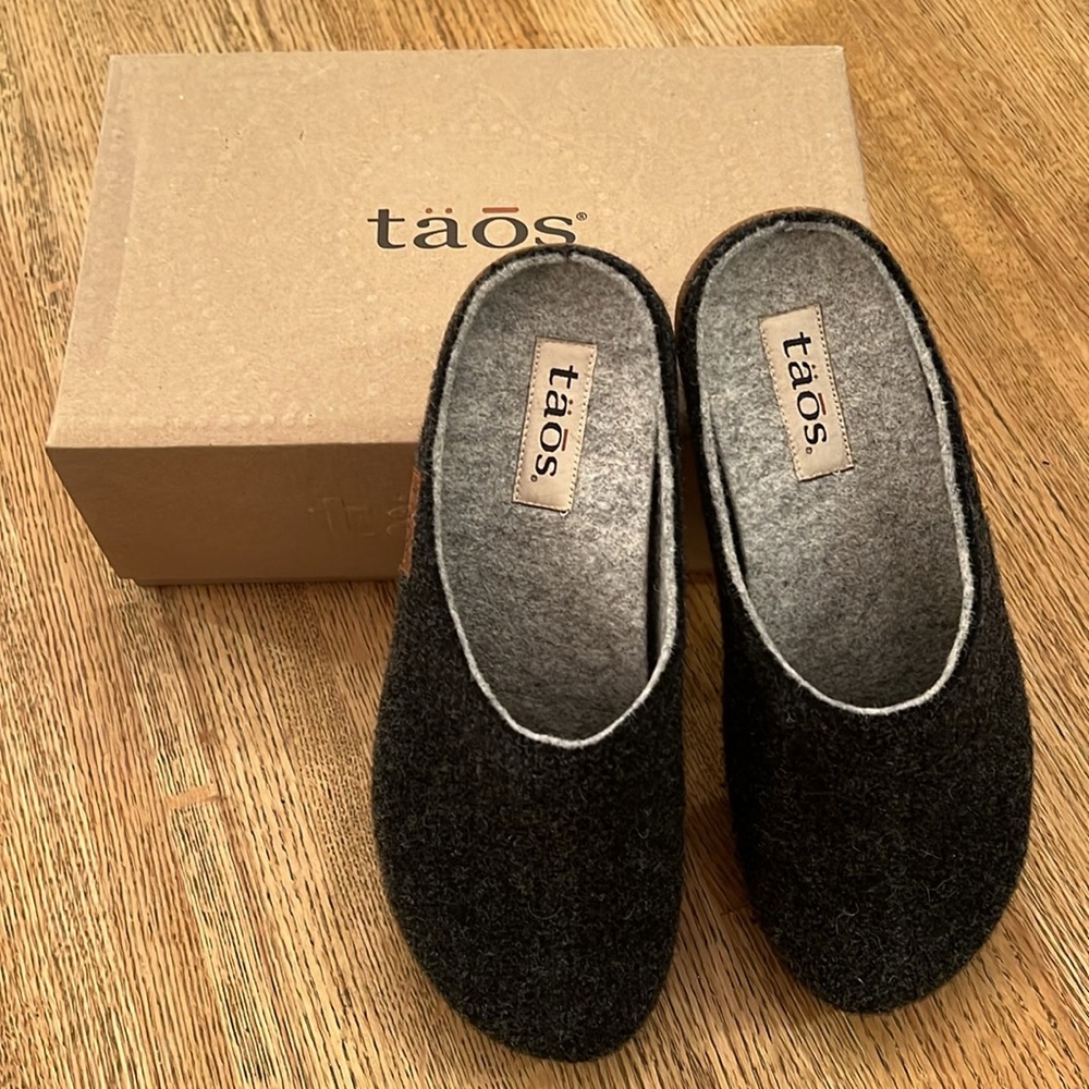 Taos Woollery Charcoal Clogs Sz 9-9.5